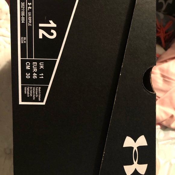 Men’s Under Armour Tennis Shoes - Picture 2 of 4